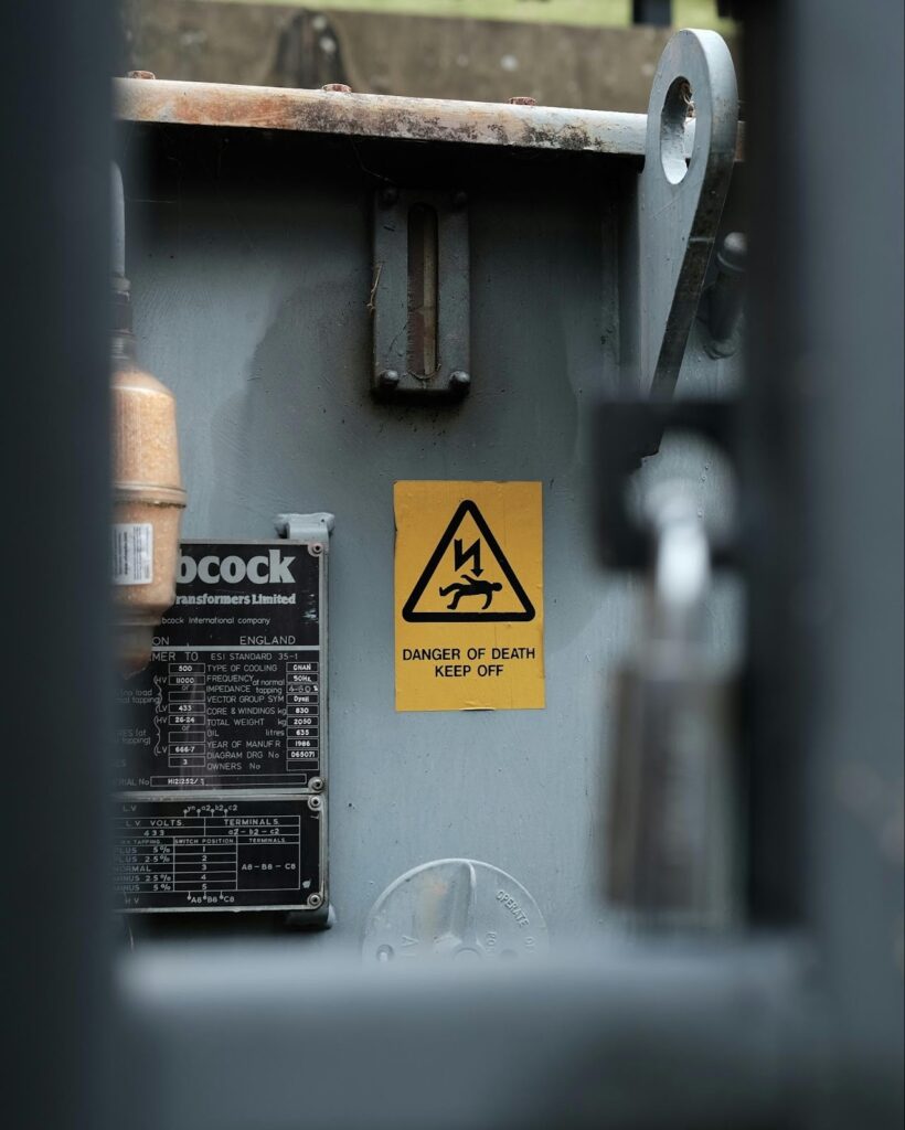 What Are the Steps to Confirm an Electrician’s Valid License?